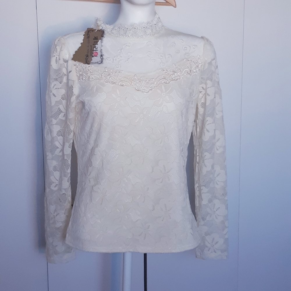Giaoyidian | unique cream silky and lace top